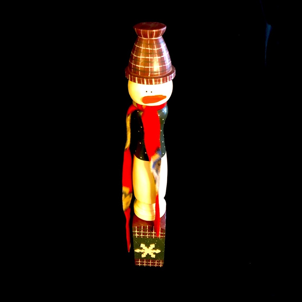 Adorable Skinny Wooden Post Snowman